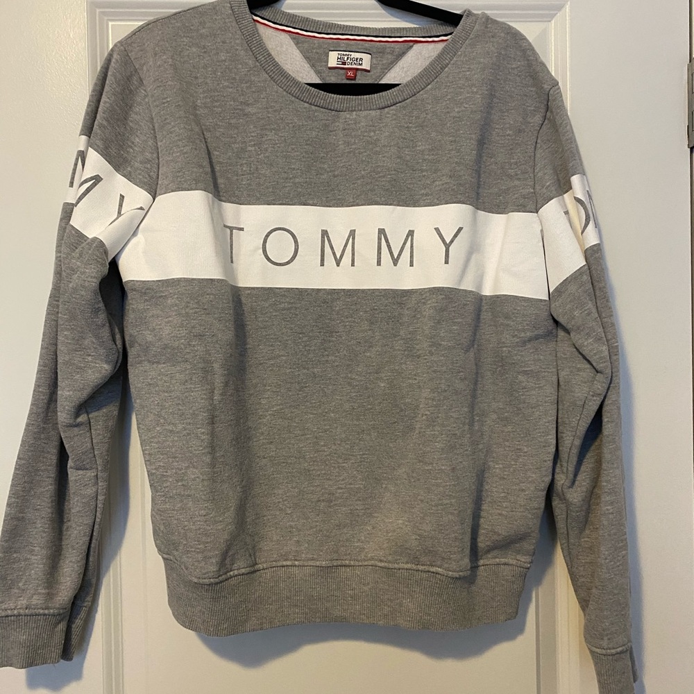 Tommy Hilfiger light gray cropped pullover XL